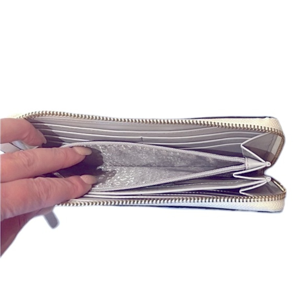 Kate Spade Wallet - Picture 7 of 8